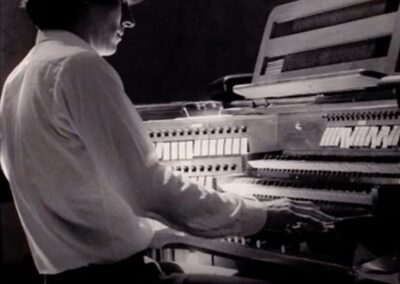 Janjob Remmers op het orgel van de Domtoren in 1987