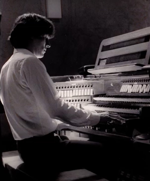 Janjob Remmers op het orgel van de Domtoren in 1987